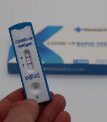 What is the Difference Between an Antigen Test and a PCR Test?